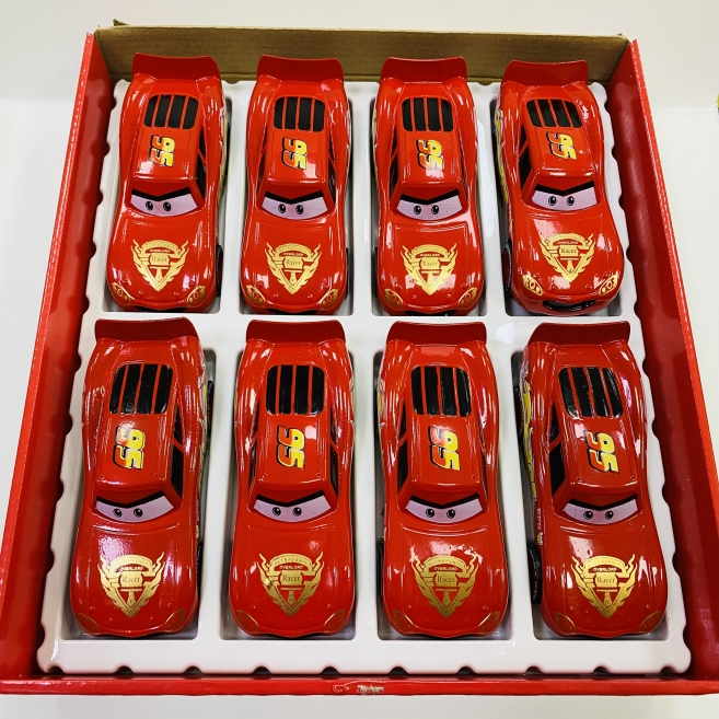 Metal araba kırmızı trn pakette 8 adet var adeti 90₺